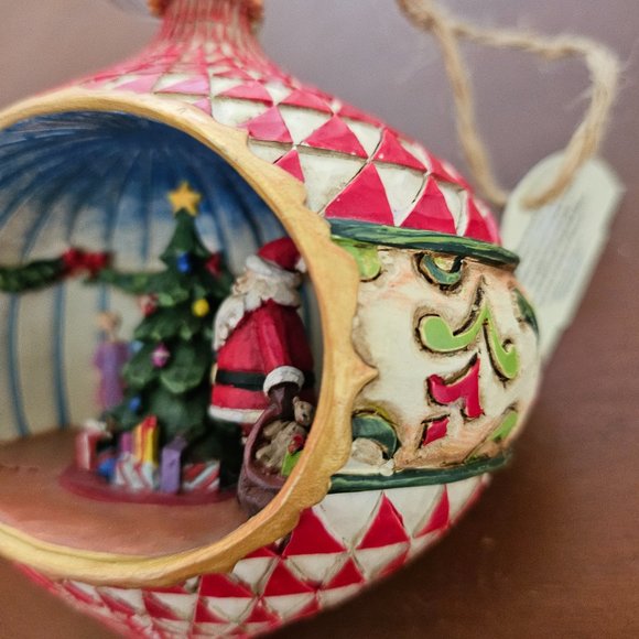 Jim Shore Christmas Scene Diorama; Hanging Ornaments; Family Tree Santa - Picture 9 of 10